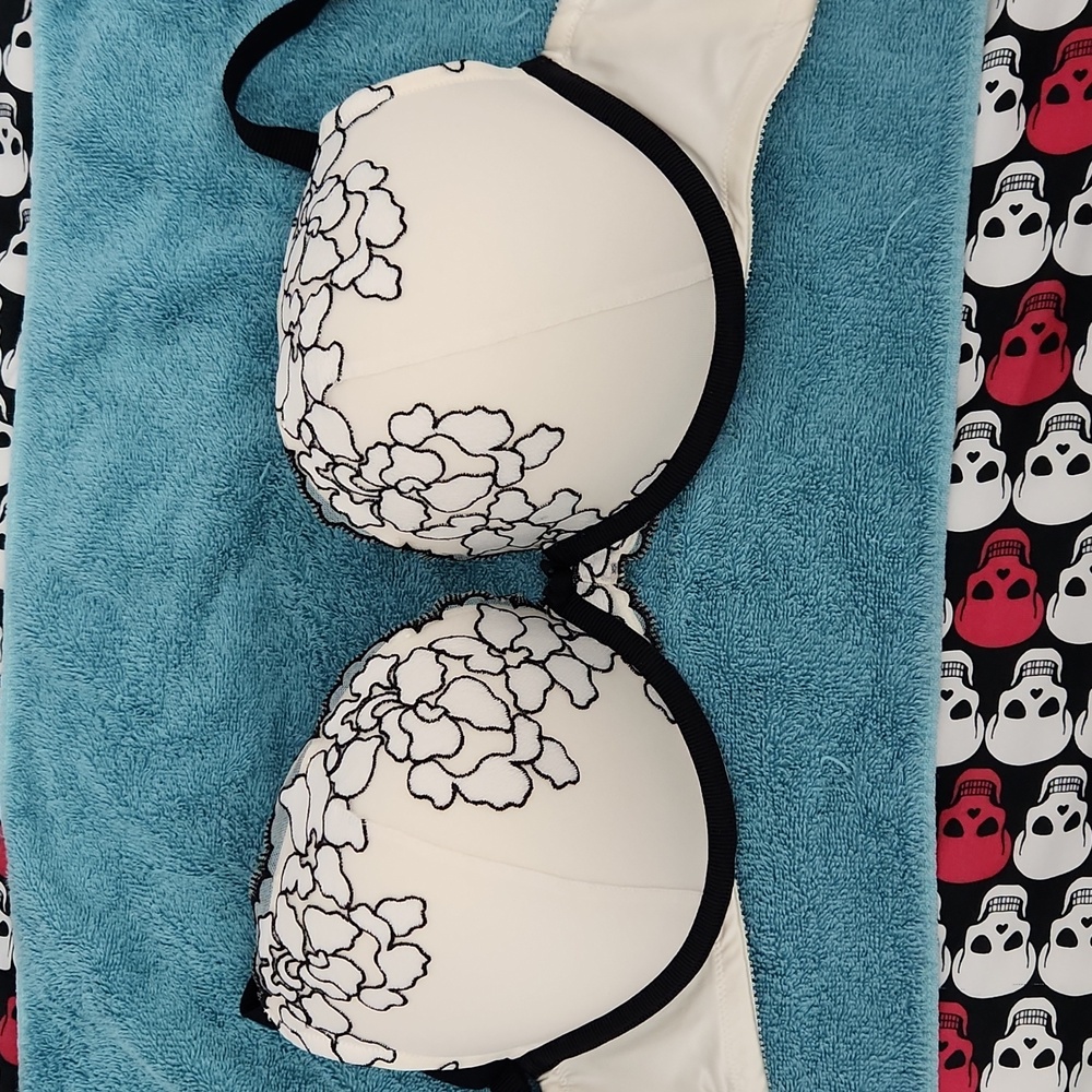 Torrid Black and White Flowered Lace Wired Push Up Bra